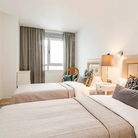 Apartment Lab-modern 3 Bedroom Near *