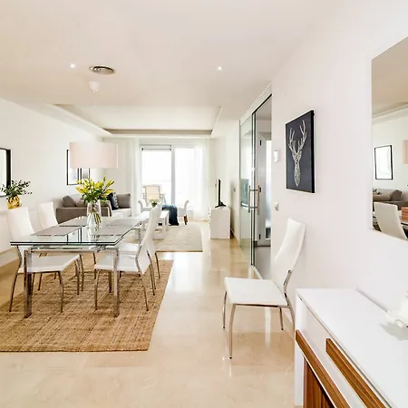 Lab-modern 3 Bedroom Near Apartment *