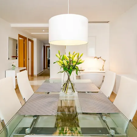 Lab-modern 3 Bedroom Near Apartment *