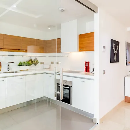 Apartment Lab-modern 3 Bedroom Near