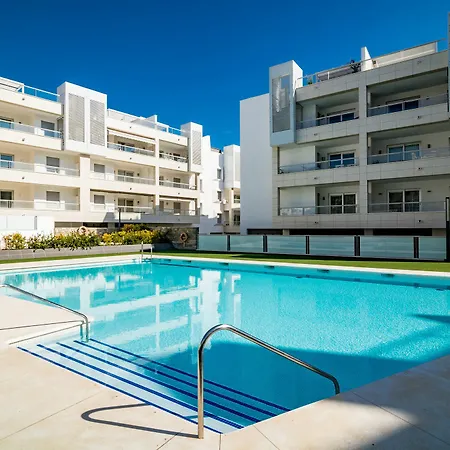 Lab-modern 3 Bedroom Near Apartment *