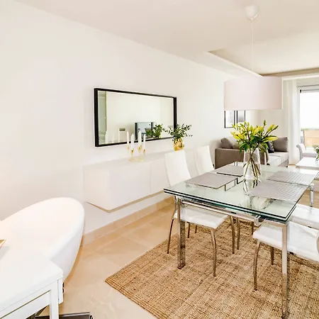 Lab-modern 3 Bedroom Near Apartment